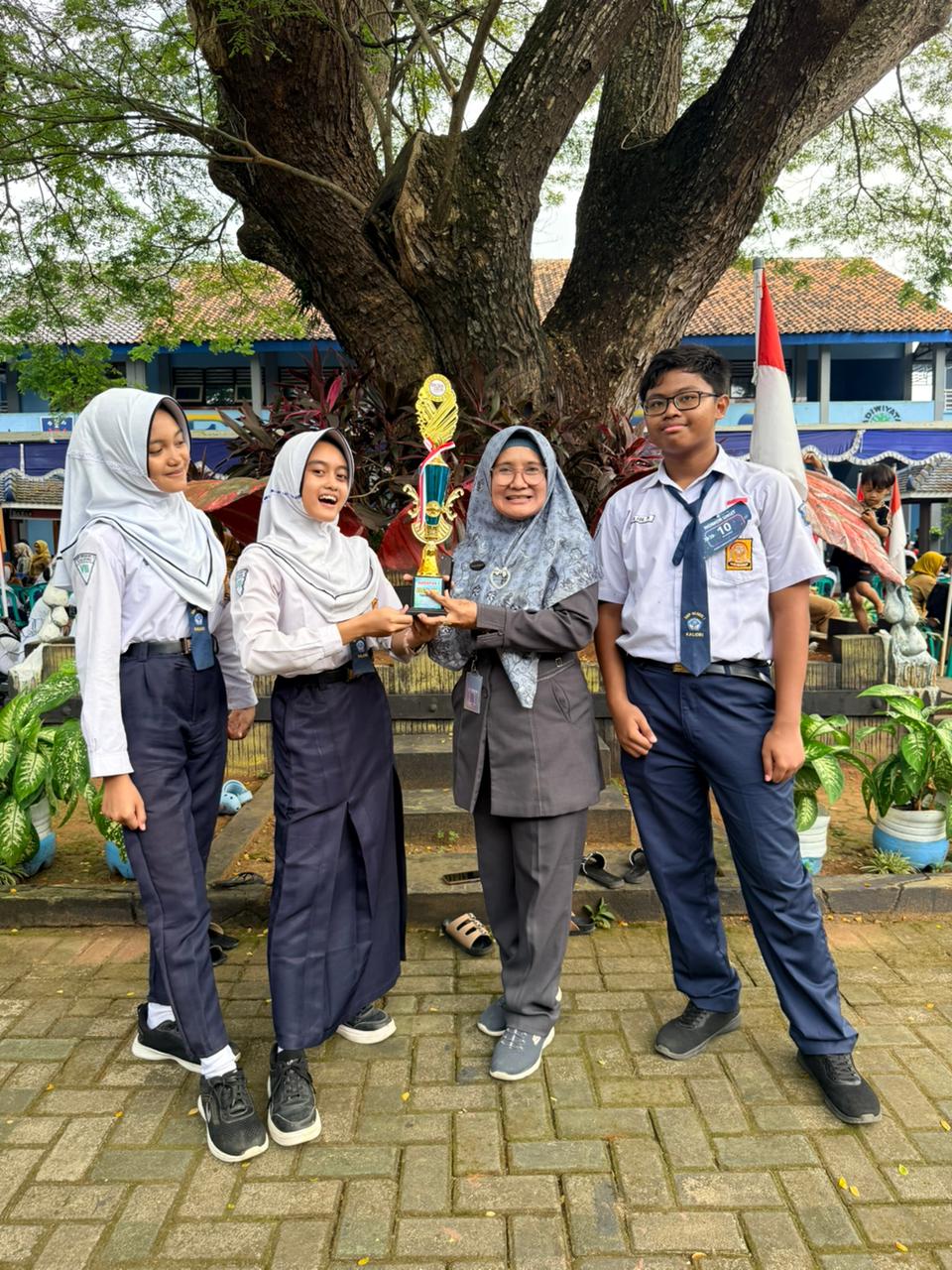 SMP Negeri 1 Kaliori Raih Juara Harapan 1 Lomba Ansambel FLS3N 2026