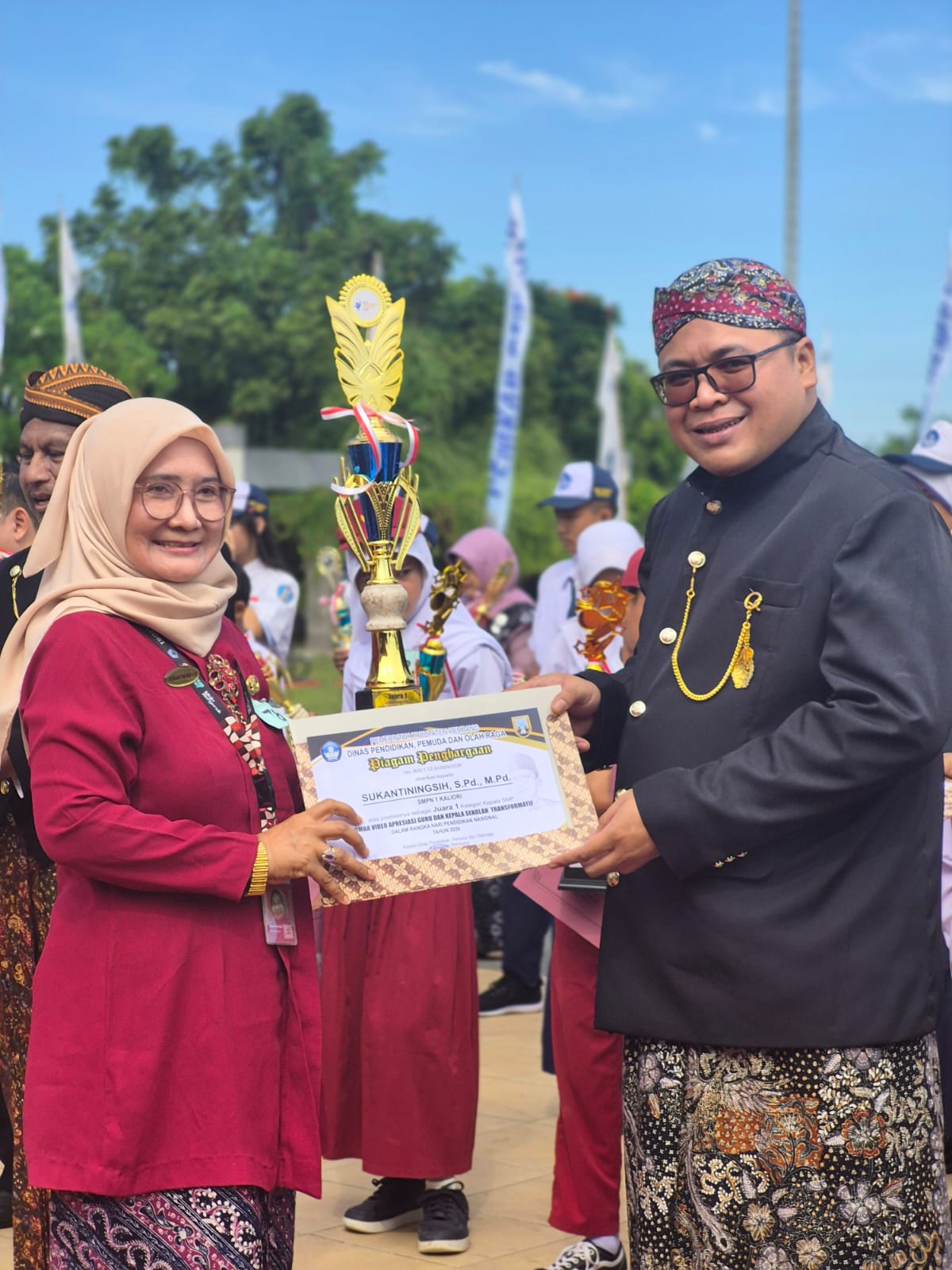 SMP Negeri 1 Kaliori Tunjukkan Prestasi Gemilang dalam Lomba Video Apresiasi Guru dan Kepala Sekolah